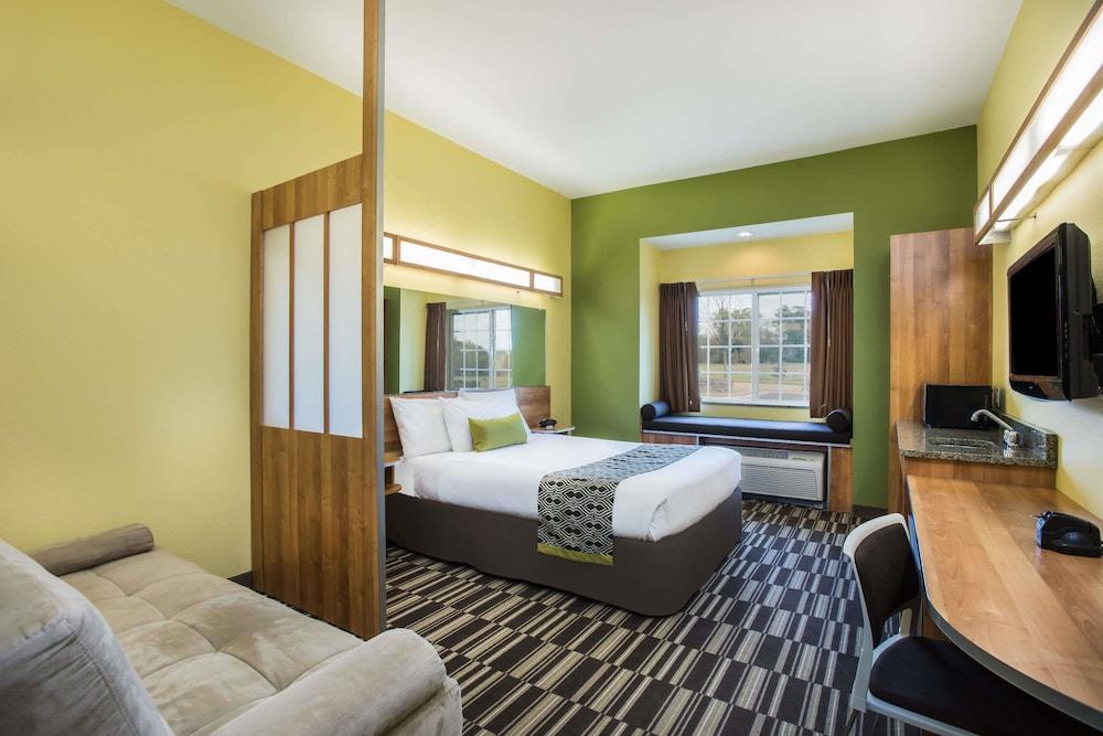 Microtel Inn And Suites By Wyndham Opelika Exterior photo