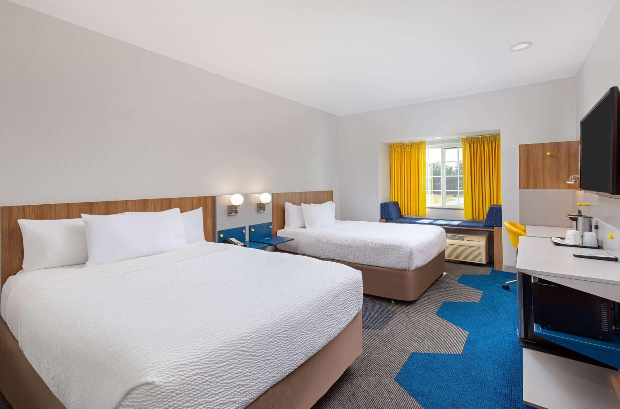 Microtel Inn And Suites By Wyndham Opelika Exterior photo