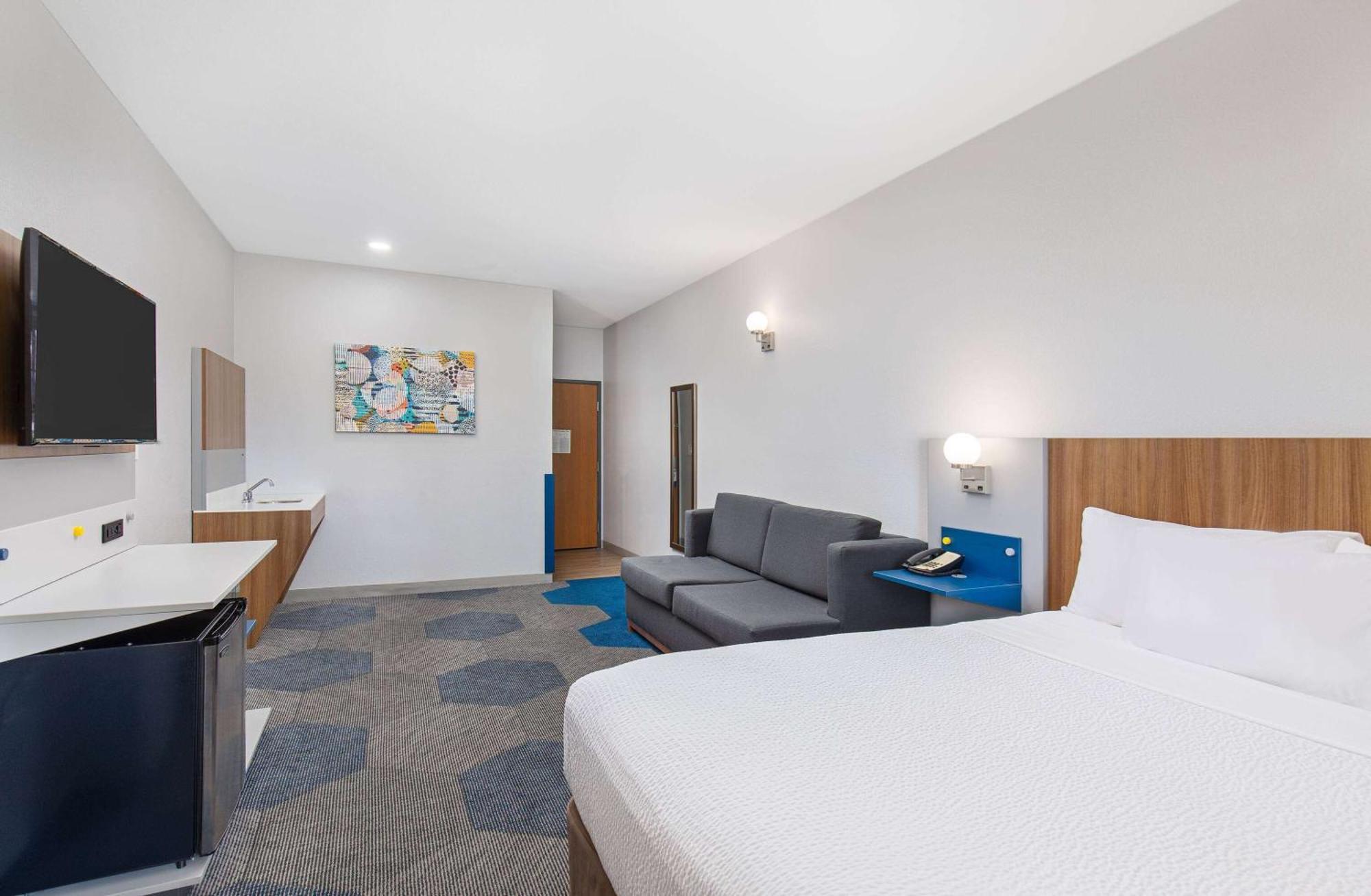 Microtel Inn And Suites By Wyndham Opelika Exterior photo