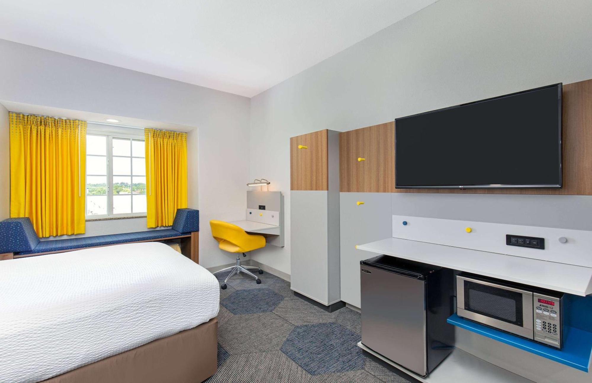 Microtel Inn And Suites By Wyndham Opelika Exterior photo