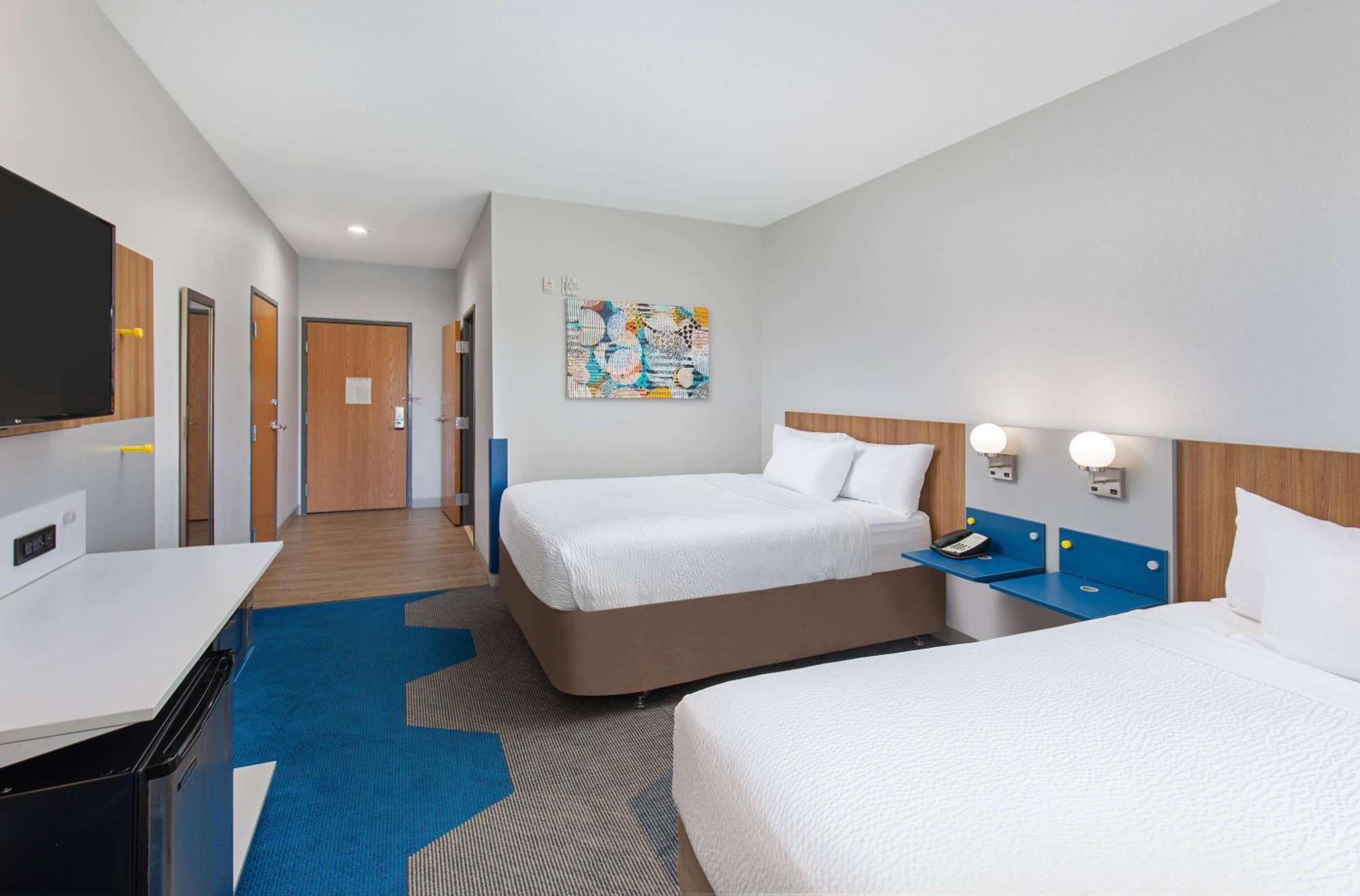 Microtel Inn And Suites By Wyndham Opelika Exterior photo