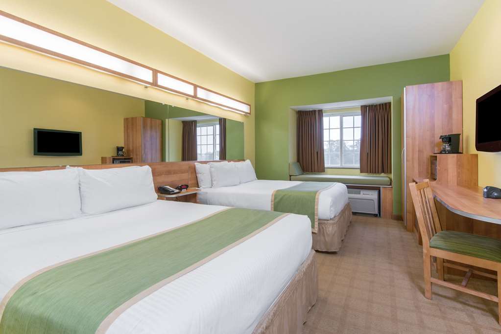 Microtel Inn And Suites By Wyndham Opelika Room photo