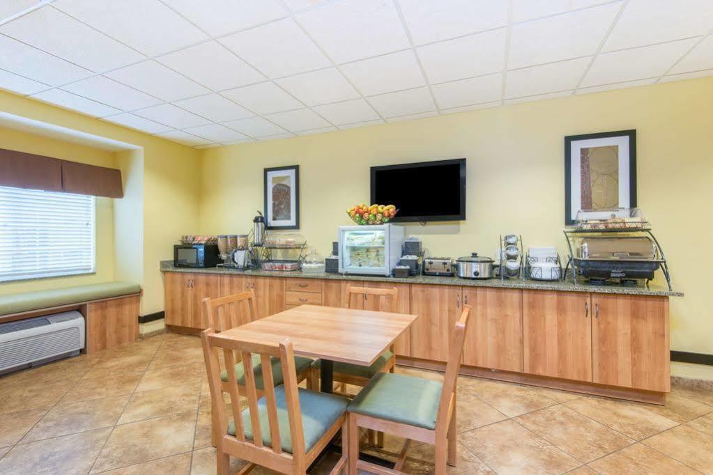 Microtel Inn And Suites By Wyndham Opelika Exterior photo